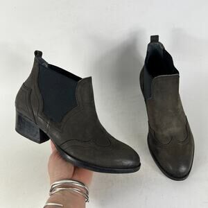bussola Chelsea Boots Womens 6.5 Gray Suede Detailing Elastic Block-Heel Western
